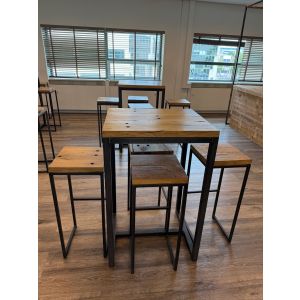 Bar/statafel met krukken (sta406)