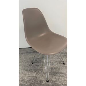Vitra Eames DSR stoel taupe (vs4013) 